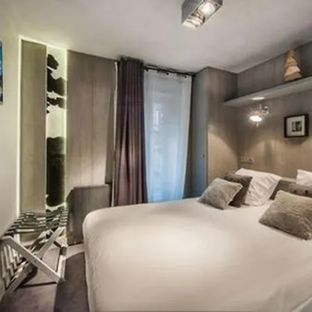 Moderne Avec Cheminée, Parking Et Wi-fi, - Fr-1-563-7 Courchevel