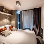 Moderne Avec Cheminee, Parking Et Wi-fi, - Fr-1-563-7 *